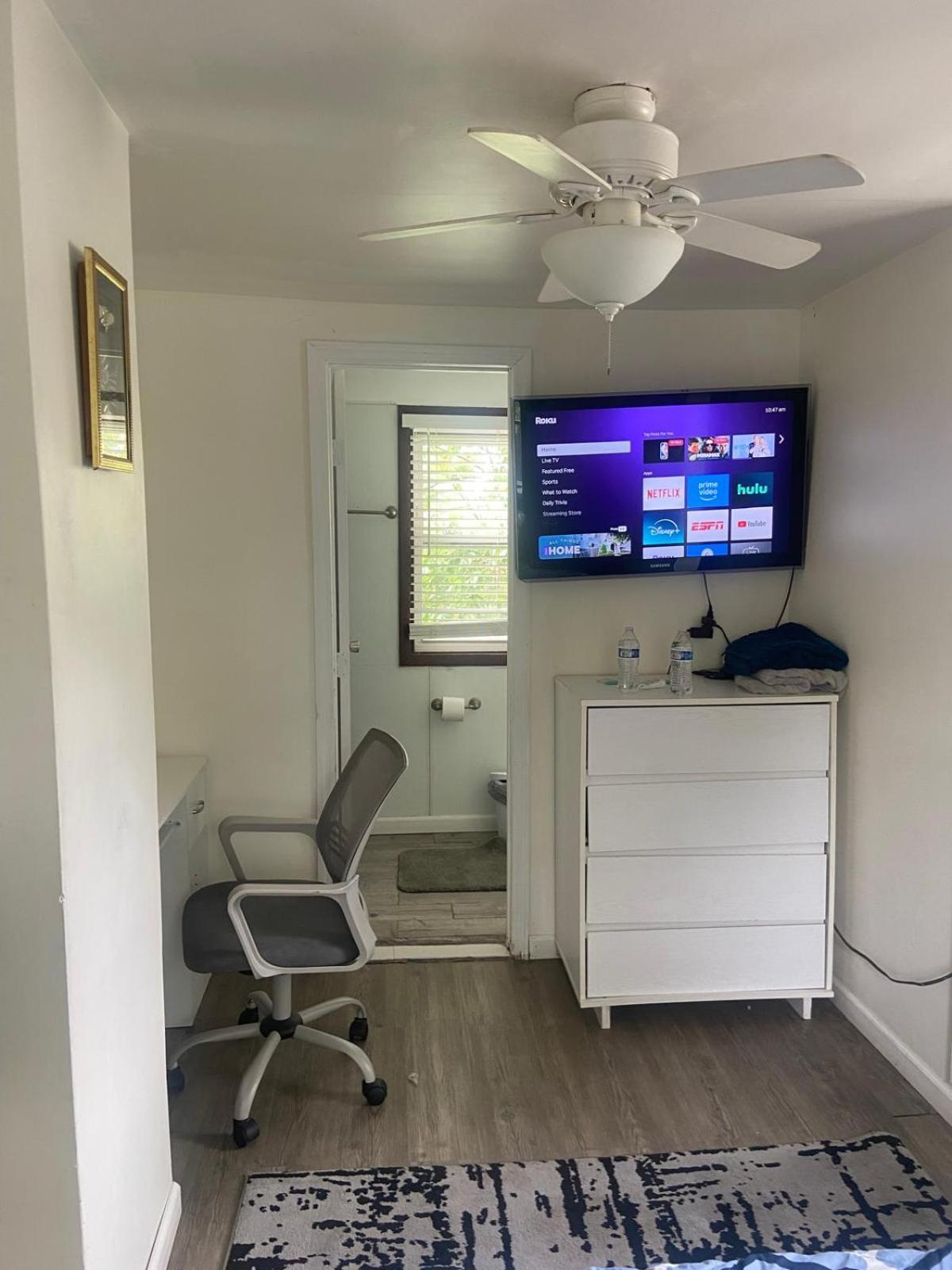 Cozy Room With Private Bathroom New York Exterior photo